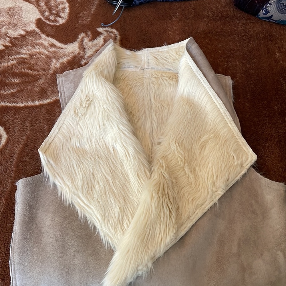 Vest - Picture 4 of 6